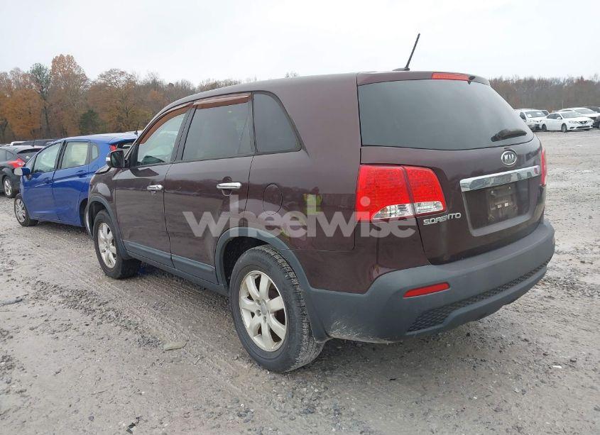 Photo 3 of 2013 Kia Sorento LX (VIN 5XYKT3A14DG377424)