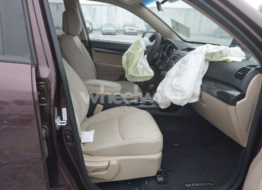Photo 5 of 2013 Kia Sorento LX (VIN 5XYKT3A14DG377424)