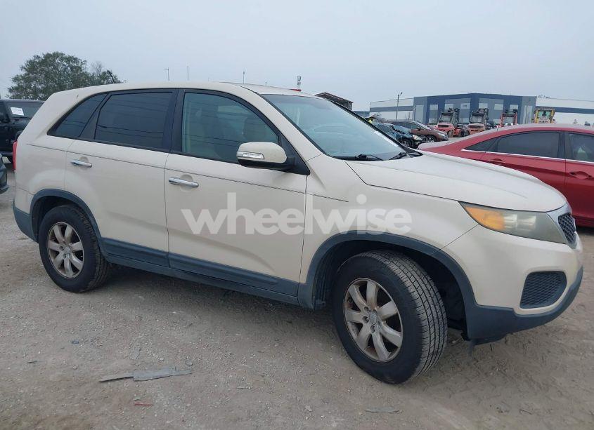 2011 Kia Sorento LX (VIN 5XYKT3A15BG013963) main photo