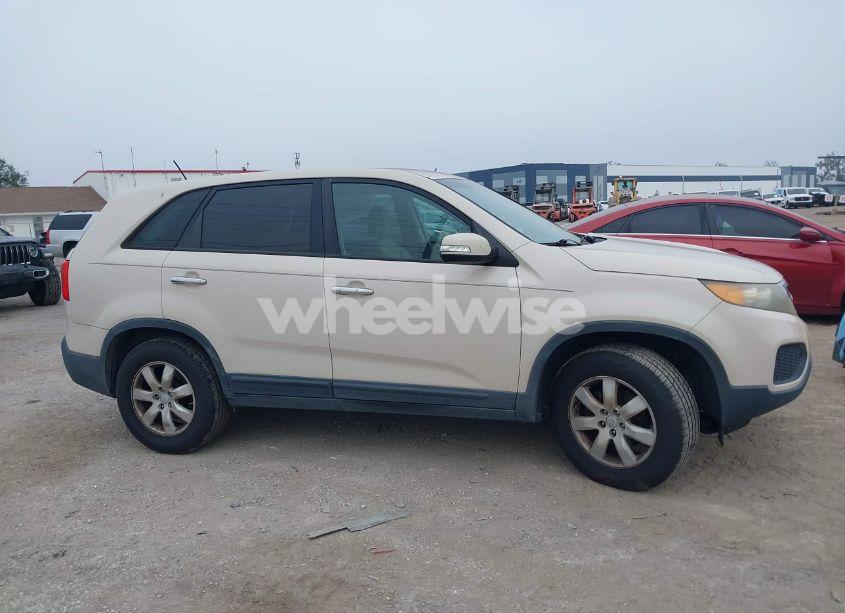 Photo 14 of 2011 Kia Sorento LX (VIN 5XYKT3A15BG013963)