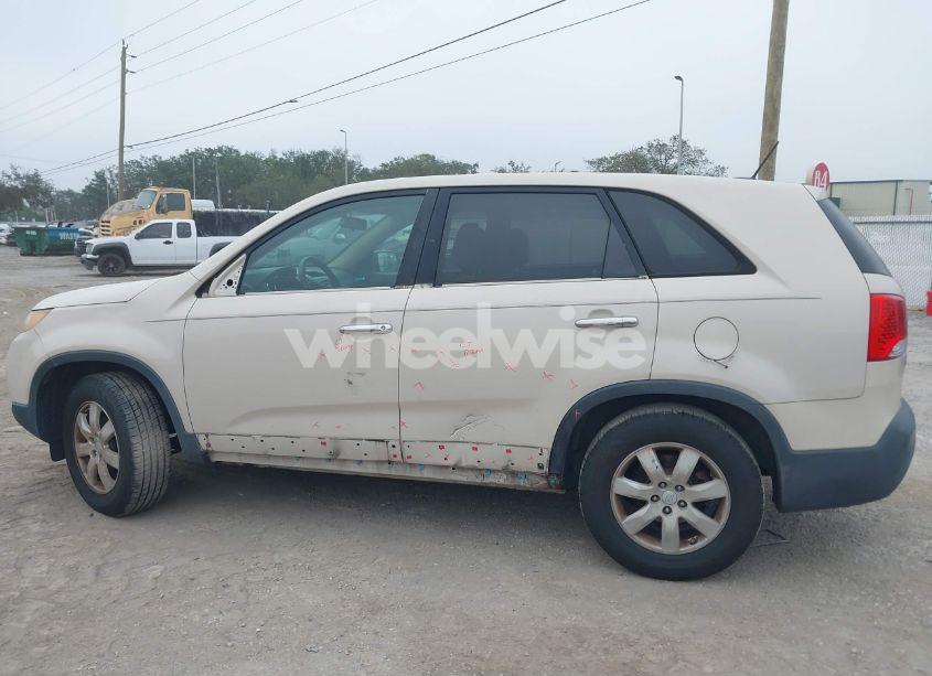 Photo 15 of 2011 Kia Sorento LX (VIN 5XYKT3A15BG013963)