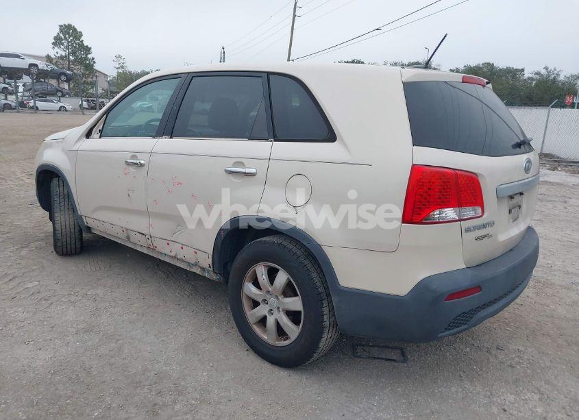 Photo 3 of 2011 Kia Sorento LX (VIN 5XYKT3A15BG013963)
