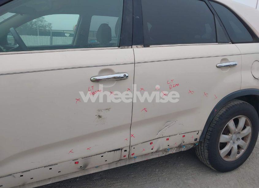 Photo 6 of 2011 Kia Sorento LX (VIN 5XYKT3A15BG013963)