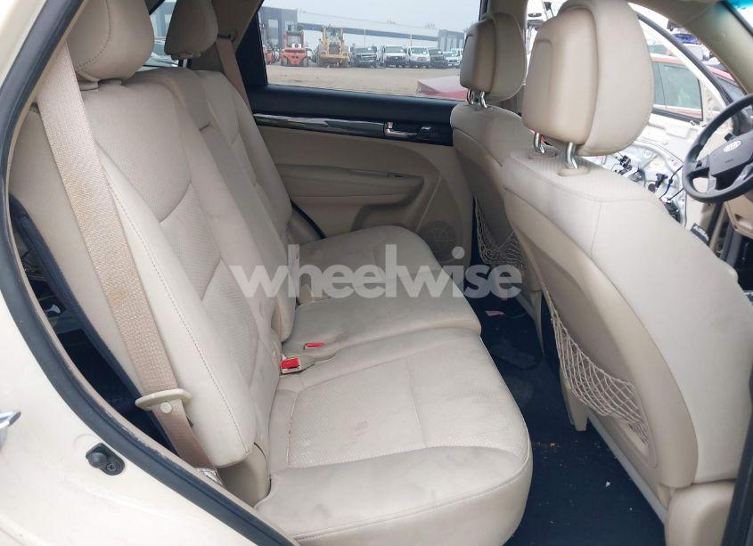 Photo 8 of 2011 Kia Sorento LX (VIN 5XYKT3A15BG013963)