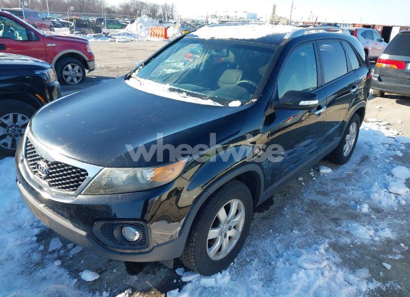 Photo 2 of 2011 Kia Sorento LX (VIN 5XYKT3A15BG081955)