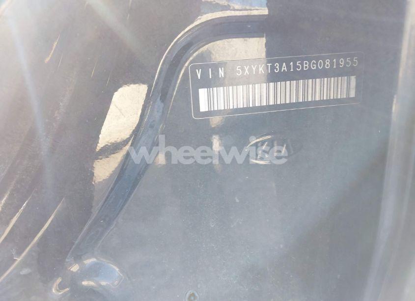 Photo 9 of 2011 Kia Sorento LX (VIN 5XYKT3A15BG081955)