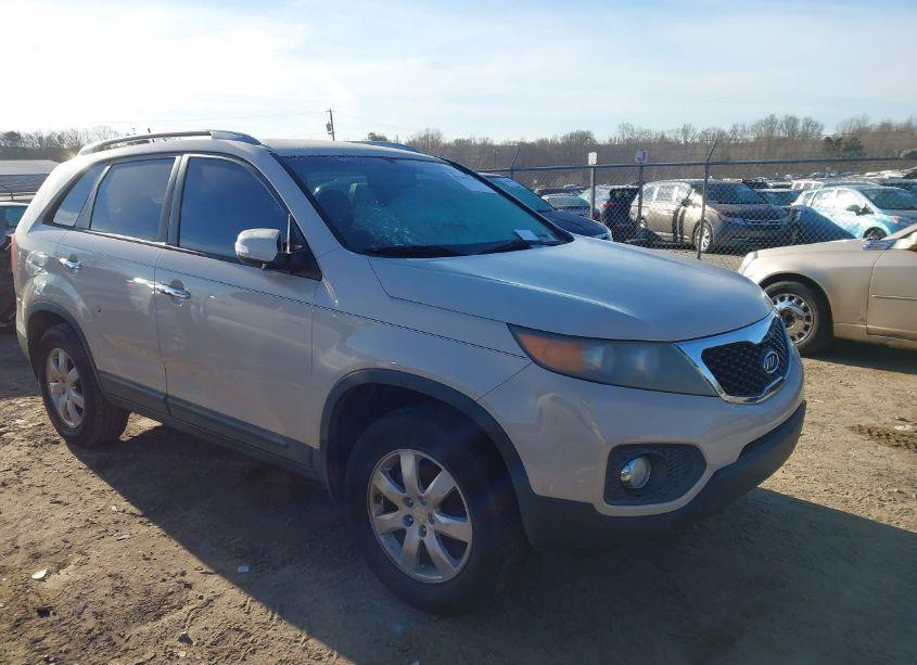 2011 Kia Sorento LX (VIN 5XYKT3A15BG087500) main photo