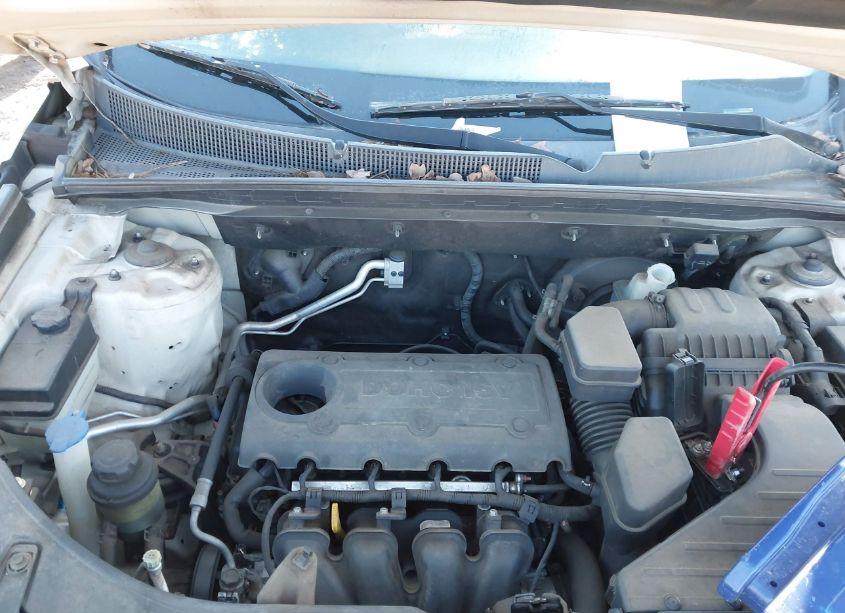 Photo 10 of 2011 Kia Sorento LX (VIN 5XYKT3A15BG087500)