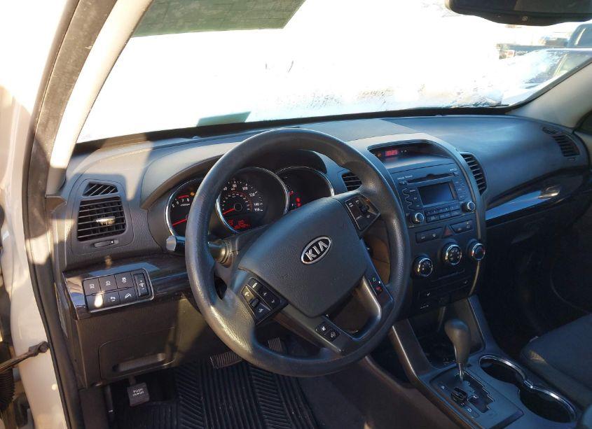Photo 13 of 2011 Kia Sorento LX (VIN 5XYKT3A15BG087500)
