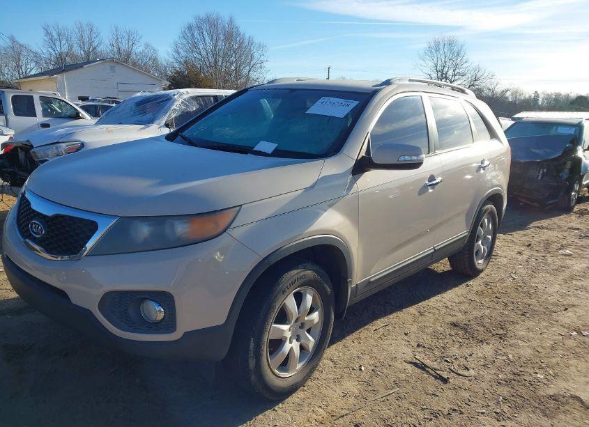 Photo 2 of 2011 Kia Sorento LX (VIN 5XYKT3A15BG087500)