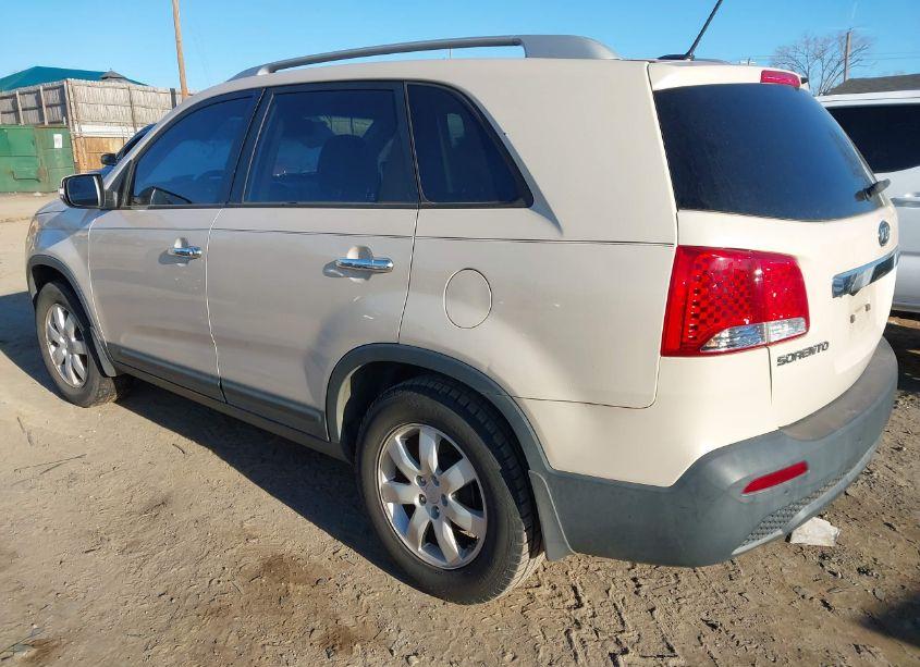 Photo 3 of 2011 Kia Sorento LX (VIN 5XYKT3A15BG087500)