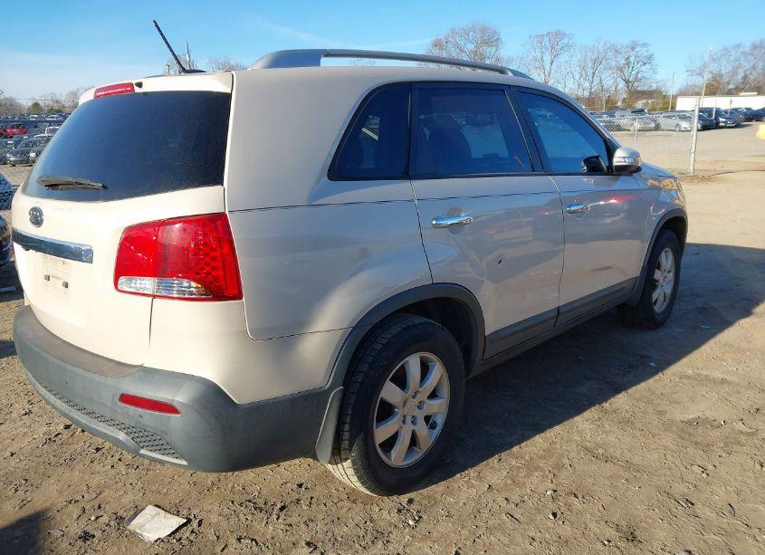 Photo 4 of 2011 Kia Sorento LX (VIN 5XYKT3A15BG087500)