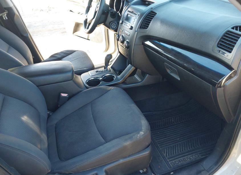 Photo 5 of 2011 Kia Sorento LX (VIN 5XYKT3A15BG087500)