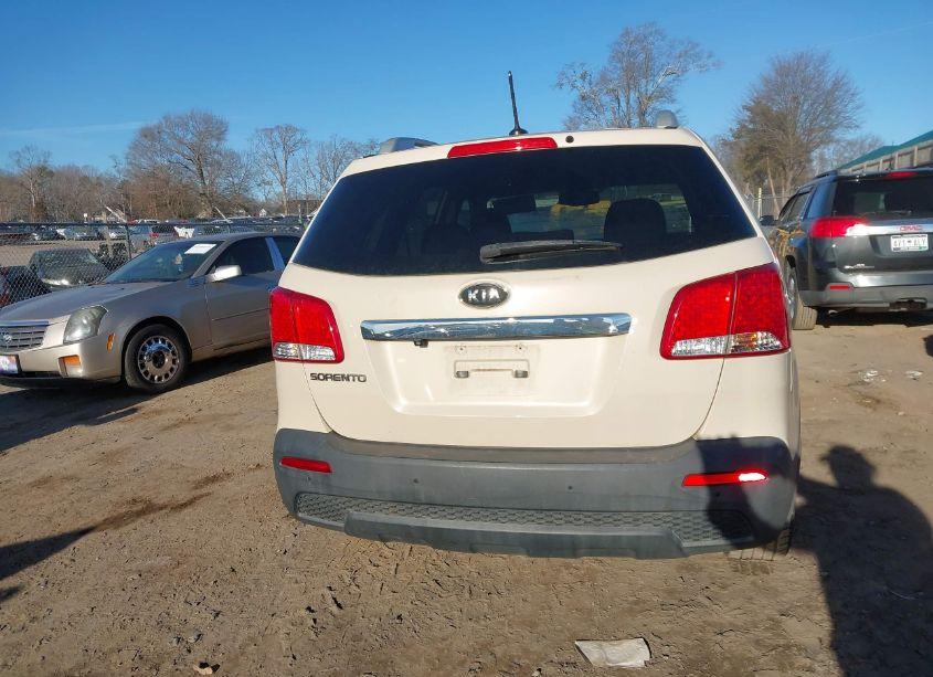 Photo 6 of 2011 Kia Sorento LX (VIN 5XYKT3A15BG087500)