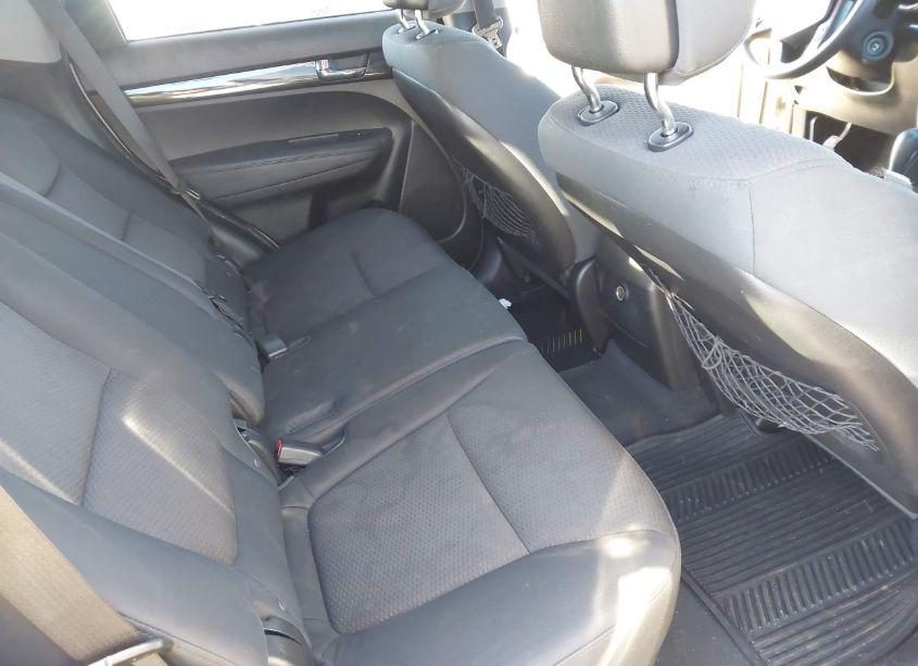 Photo 8 of 2011 Kia Sorento LX (VIN 5XYKT3A15BG087500)