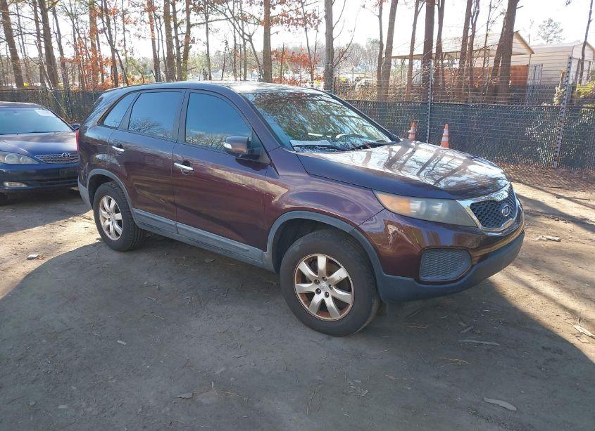 2011 Kia Sorento LX (VIN 5XYKT3A15BG126974) main photo