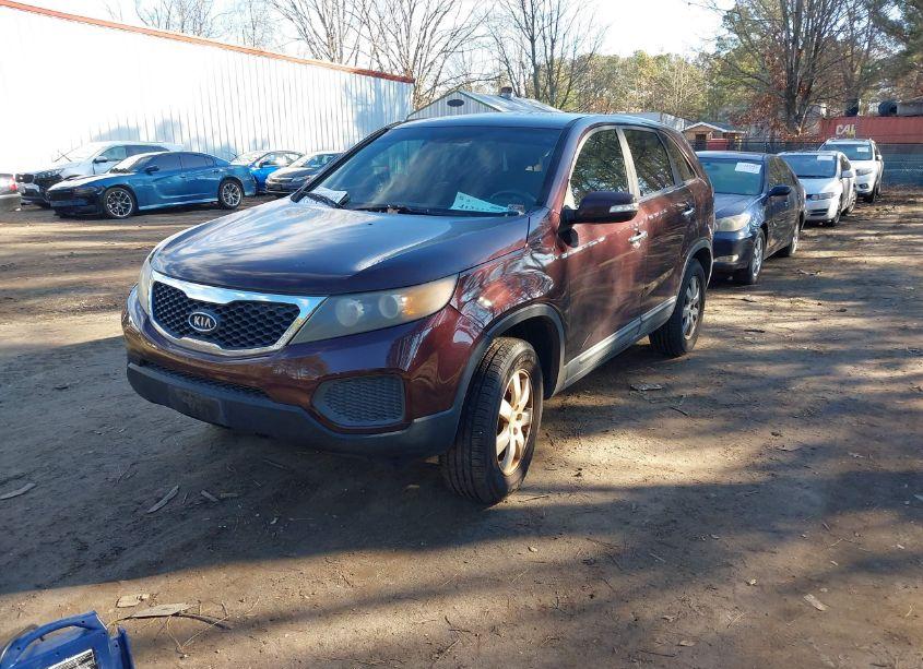 Photo 2 of 2011 Kia Sorento LX (VIN 5XYKT3A15BG126974)