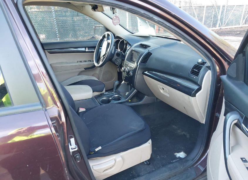 Photo 5 of 2011 Kia Sorento LX (VIN 5XYKT3A15BG126974)