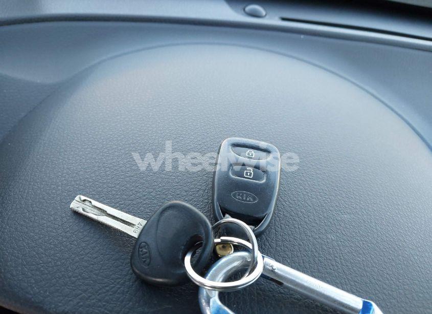 Photo 10 of 2012 Kia Sorento LX (VIN 5XYKT3A15CG203294)