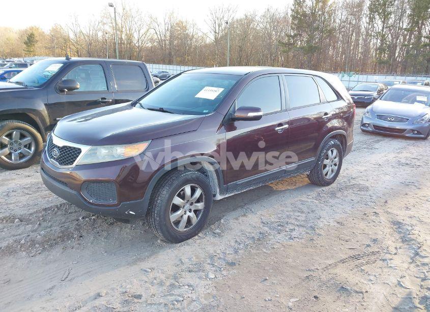 Photo 2 of 2012 Kia Sorento LX (VIN 5XYKT3A15CG203294)