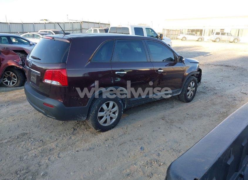 Photo 4 of 2012 Kia Sorento LX (VIN 5XYKT3A15CG203294)