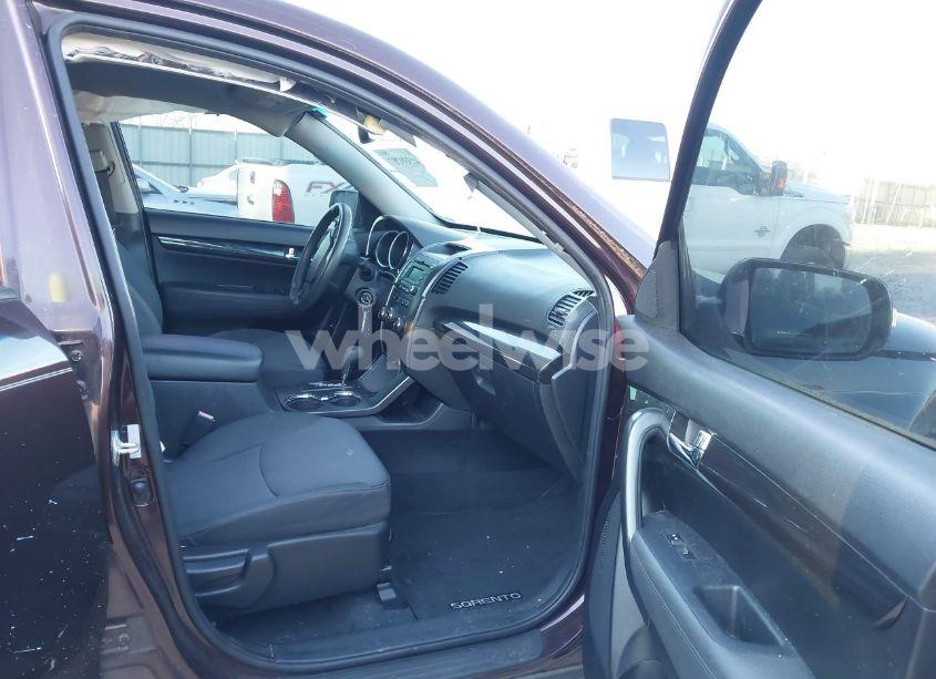 Photo 5 of 2012 Kia Sorento LX (VIN 5XYKT3A15CG203294)