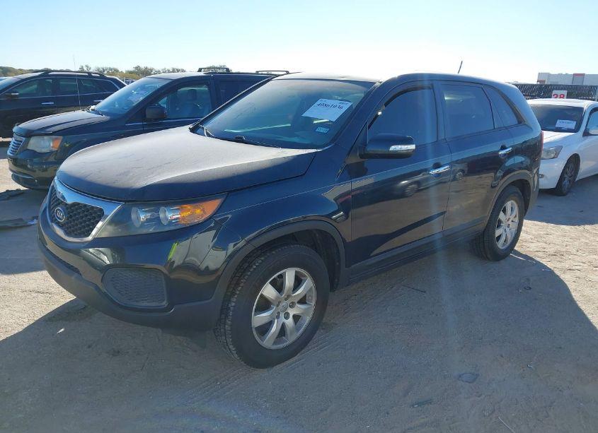 Photo 2 of 2012 Kia Sorento LX (VIN 5XYKT3A15CG260773)