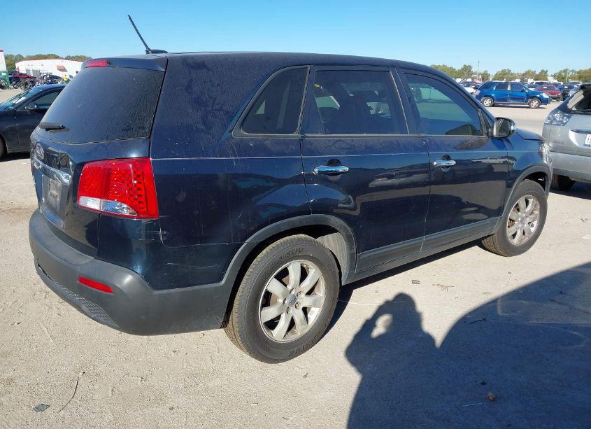 Photo 4 of 2012 Kia Sorento LX (VIN 5XYKT3A15CG260773)