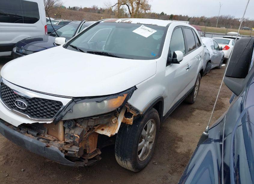 Photo 2 of 2012 Kia Sorento LX (VIN 5XYKT3A15CG262331)