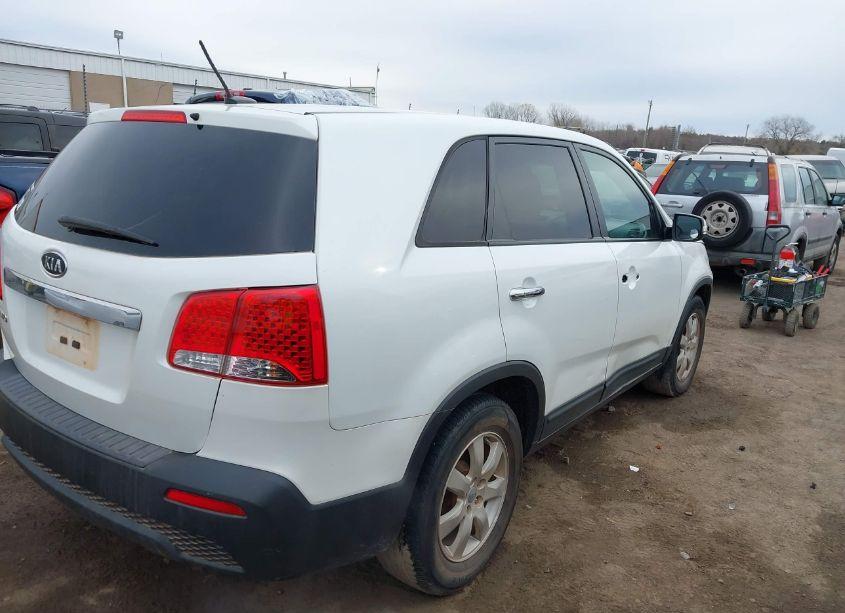 Photo 4 of 2012 Kia Sorento LX (VIN 5XYKT3A15CG262331)