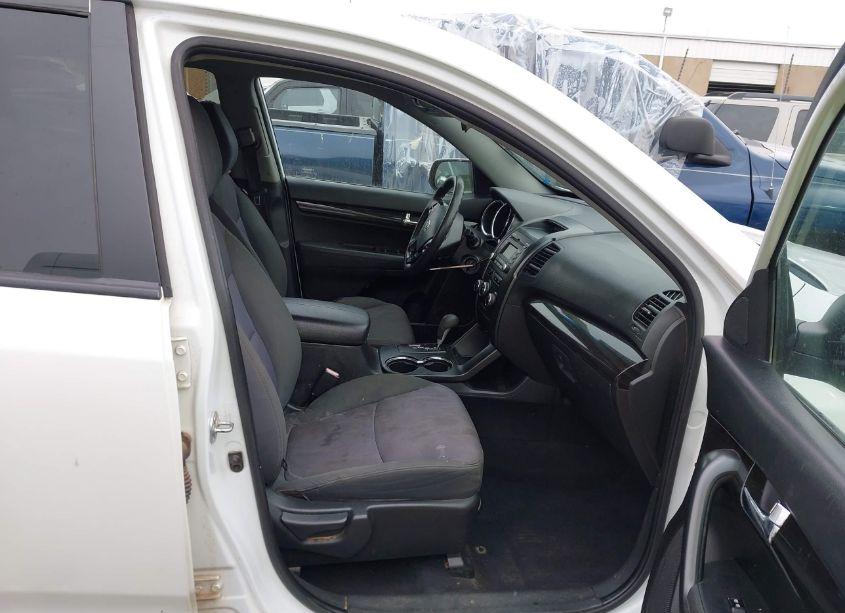 Photo 5 of 2012 Kia Sorento LX (VIN 5XYKT3A15CG262331)