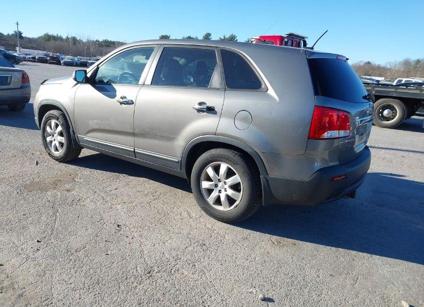 Photo 3 of 2012 Kia Sorento LX (VIN 5XYKT3A15CG306134)