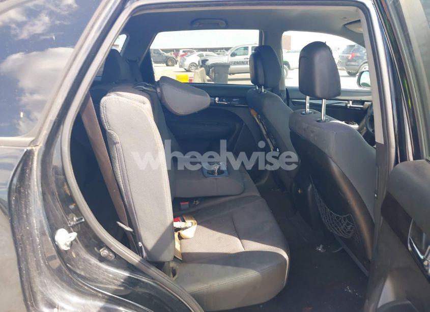 Photo 8 of 2013 Kia Sorento LX (VIN 5XYKT3A15DG342830)