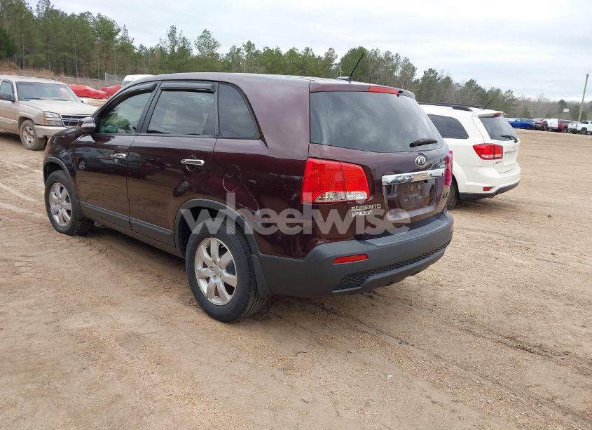 Photo 3 of 2013 Kia Sorento LX (VIN 5XYKT3A15DG350409)