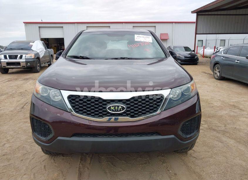 Photo 6 of 2013 Kia Sorento LX (VIN 5XYKT3A15DG350409)