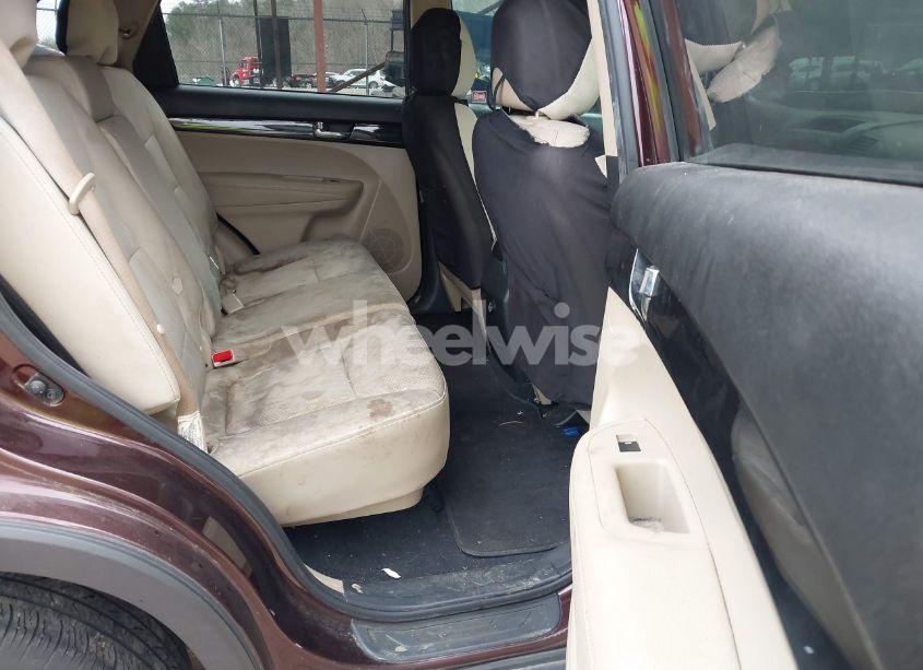 Photo 8 of 2013 Kia Sorento LX (VIN 5XYKT3A15DG350409)