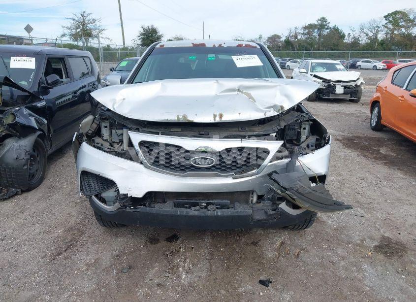 Photo 12 of 2013 Kia Sorento LX (VIN 5XYKT3A15DG363385)