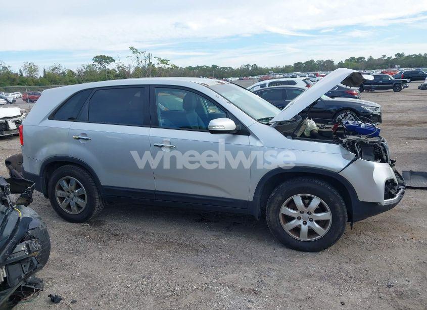 Photo 13 of 2013 Kia Sorento LX (VIN 5XYKT3A15DG363385)