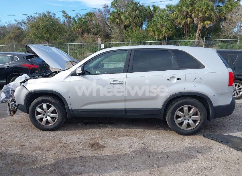 Photo 14 of 2013 Kia Sorento LX (VIN 5XYKT3A15DG363385)