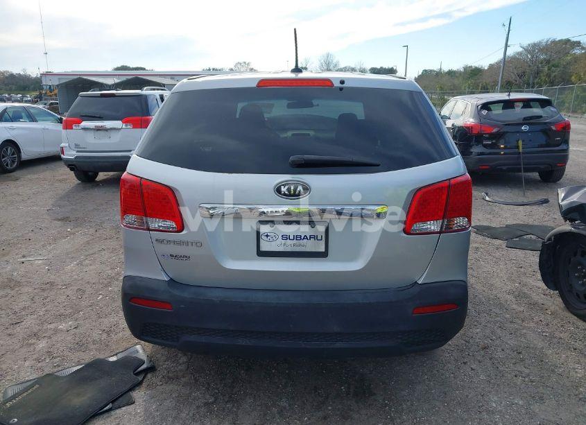 Photo 16 of 2013 Kia Sorento LX (VIN 5XYKT3A15DG363385)