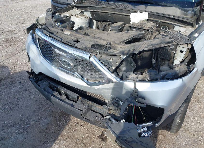 Photo 6 of 2013 Kia Sorento LX (VIN 5XYKT3A15DG363385)