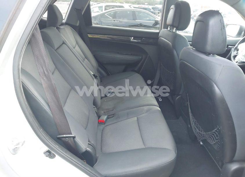 Photo 8 of 2013 Kia Sorento LX (VIN 5XYKT3A15DG363385)