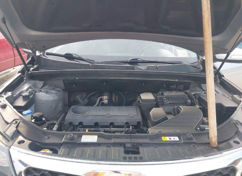 Photo 10 of 2013 Kia Sorento LX (VIN 5XYKT3A15DG373690)