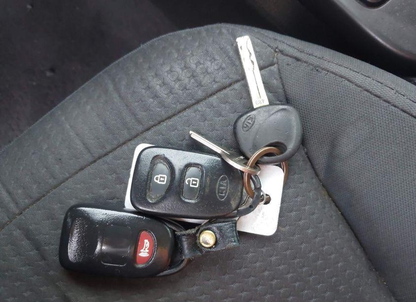 Photo 11 of 2013 Kia Sorento LX (VIN 5XYKT3A15DG373690)