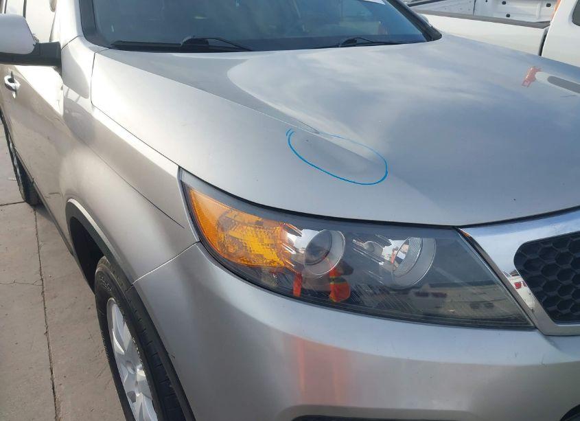 Photo 6 of 2013 Kia Sorento LX (VIN 5XYKT3A15DG373690)