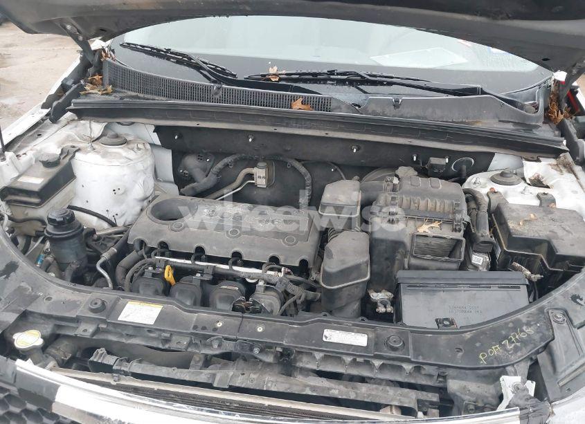 Photo 10 of 2011 Kia Sorento LX (VIN 5XYKT3A16BG004043)