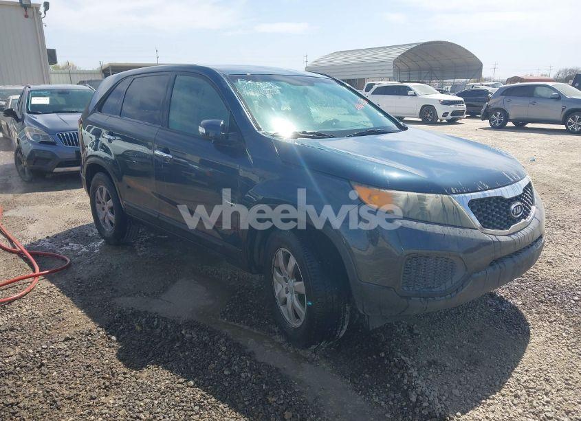 2011 Kia Sorento LX (VIN 5XYKT3A16BG065196) main photo
