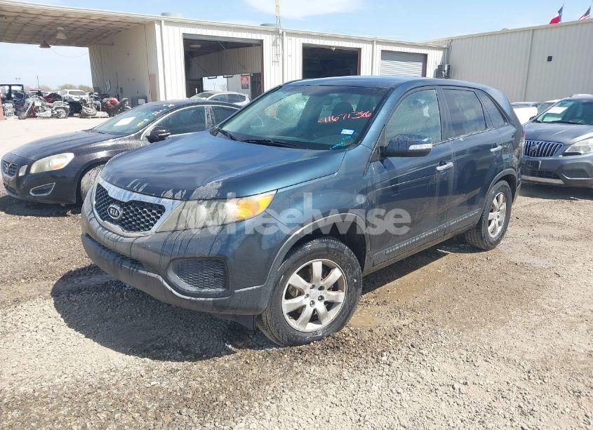 Photo 2 of 2011 Kia Sorento LX (VIN 5XYKT3A16BG065196)