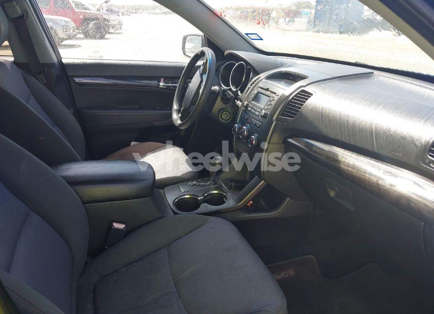 Photo 5 of 2011 Kia Sorento LX (VIN 5XYKT3A16BG065196)
