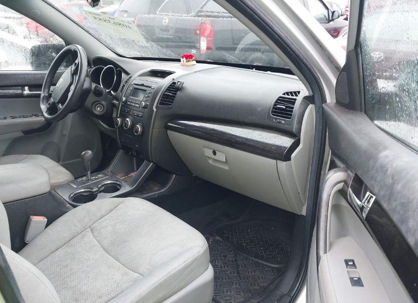 Photo 5 of 2011 Kia Sorento LX (VIN 5XYKT3A16BG071452)